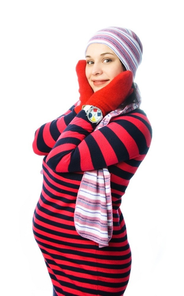 Gestante com roupas de frio - Lana K/Shutterstock.com