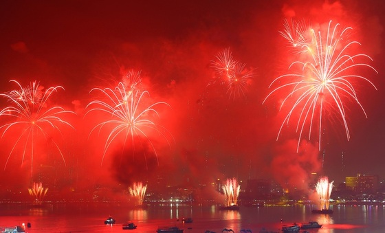 Queima de fogos de artifício em festa de réveillon - Foto: GOLFX/Shutterstock.com