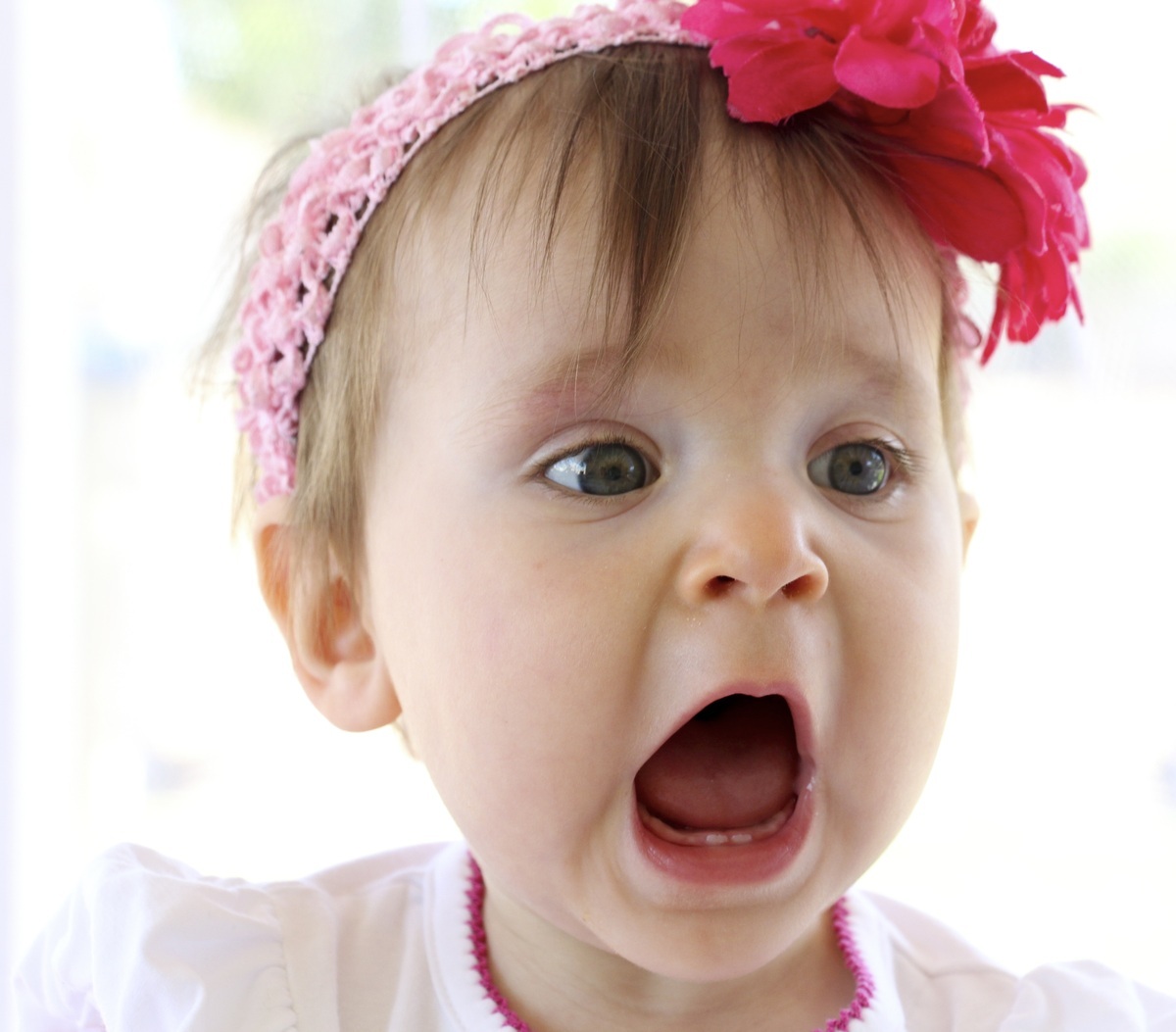 Bebê com a boca aberta - foto: Falon Koontz/ShutterStock.com