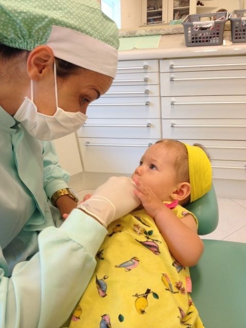 Dorinha durante consulta com sua dentista - Foto: Adriana Vieira / Arquivo pessoal