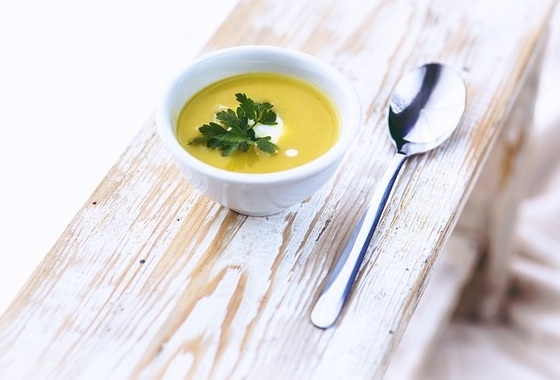 sopa de verduras - Foto: kaboompics / pixabay.com
