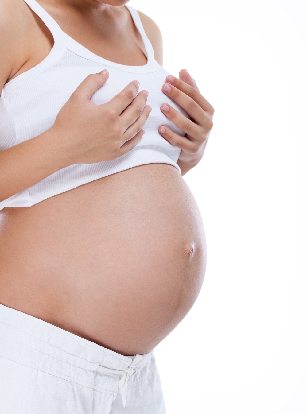 Mulher grávida com dores nos seios - foto: Lucky Business/ShutterStock.com