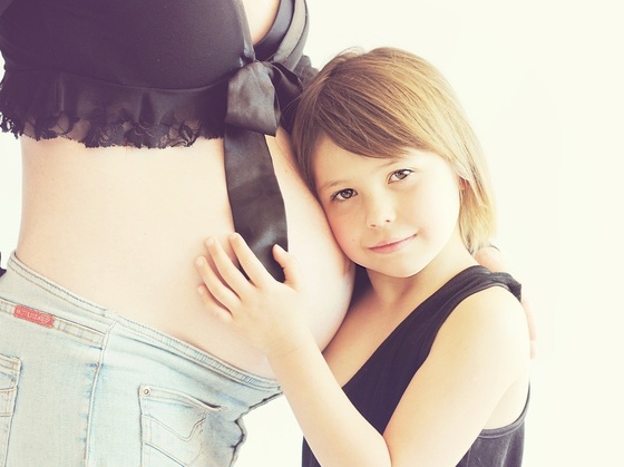 Psicóloga descreve possíveis reflexões sobre a maternidade 
