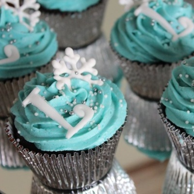 Cupcakes decoram e fazem sucesso com convidados de todas as idades.
