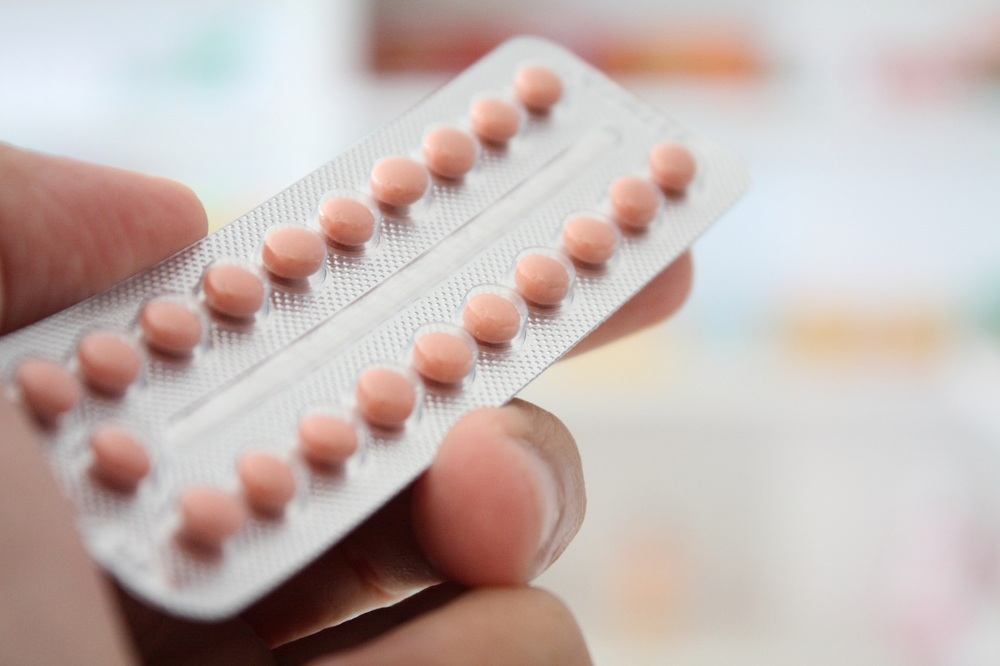 Cartela de pílulas anticoncepcionais - foto: Kwangmoozaa/ShutterStock.com