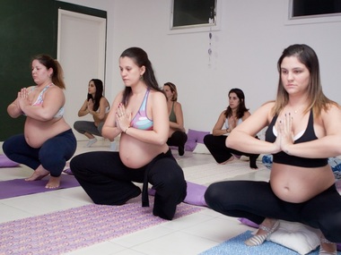 Postura de cócoras (Malasana) - Yoga pré-natal