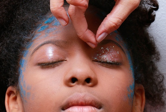 maquiagem de sereia para o Carnaval - Maquiagem: Beatriz Dias - Foto: João Guizze