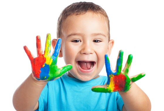 a magia das cores na infância - Foto: asier_relampagoestudio / Freepik